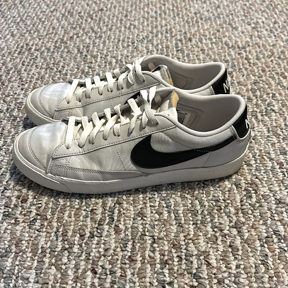 Nike Blazer Low 77 Vintage Size 10 White/Gray Athletic Sneakers DV7198-001